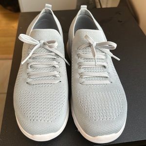 Light gray Womens Sketchers size 10